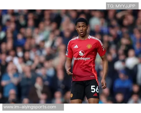 奥比马丁随曼联一线队训练舍什科受伤或为他创造机会